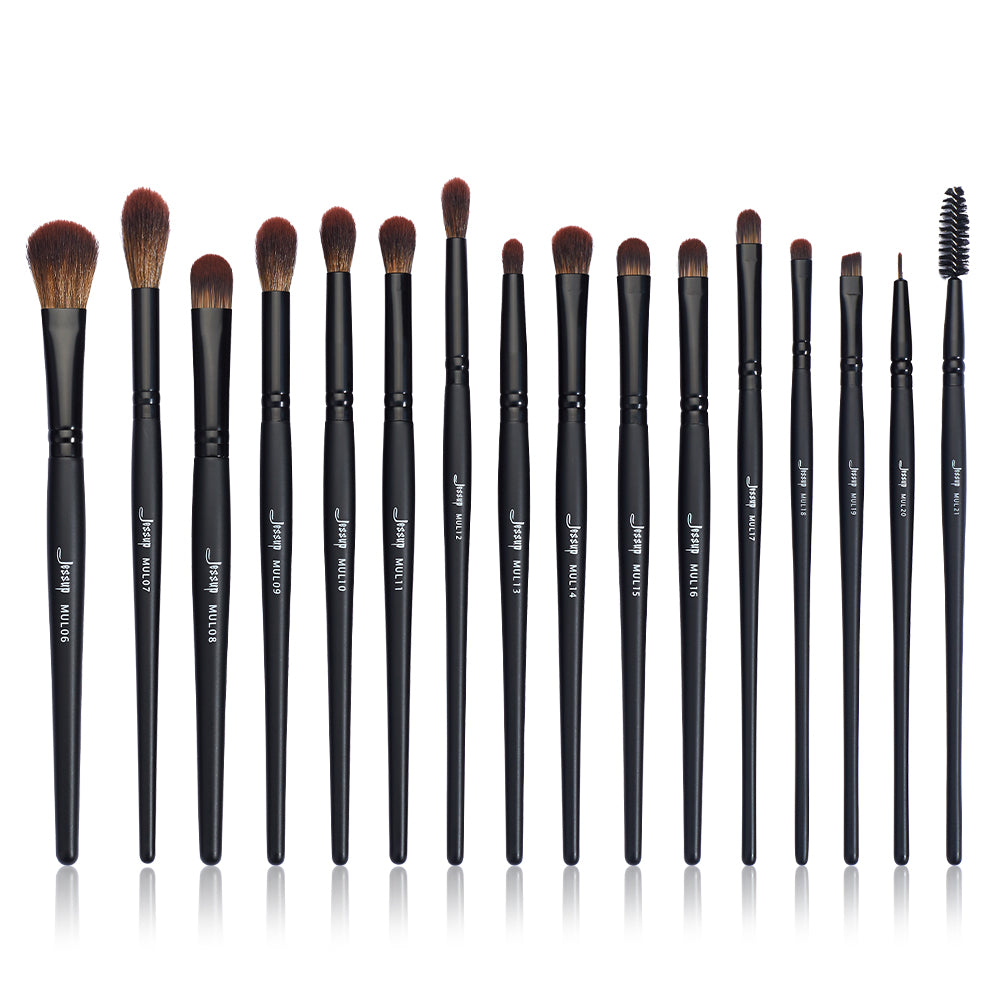Mastering the Oval With My Makeup Brush Set